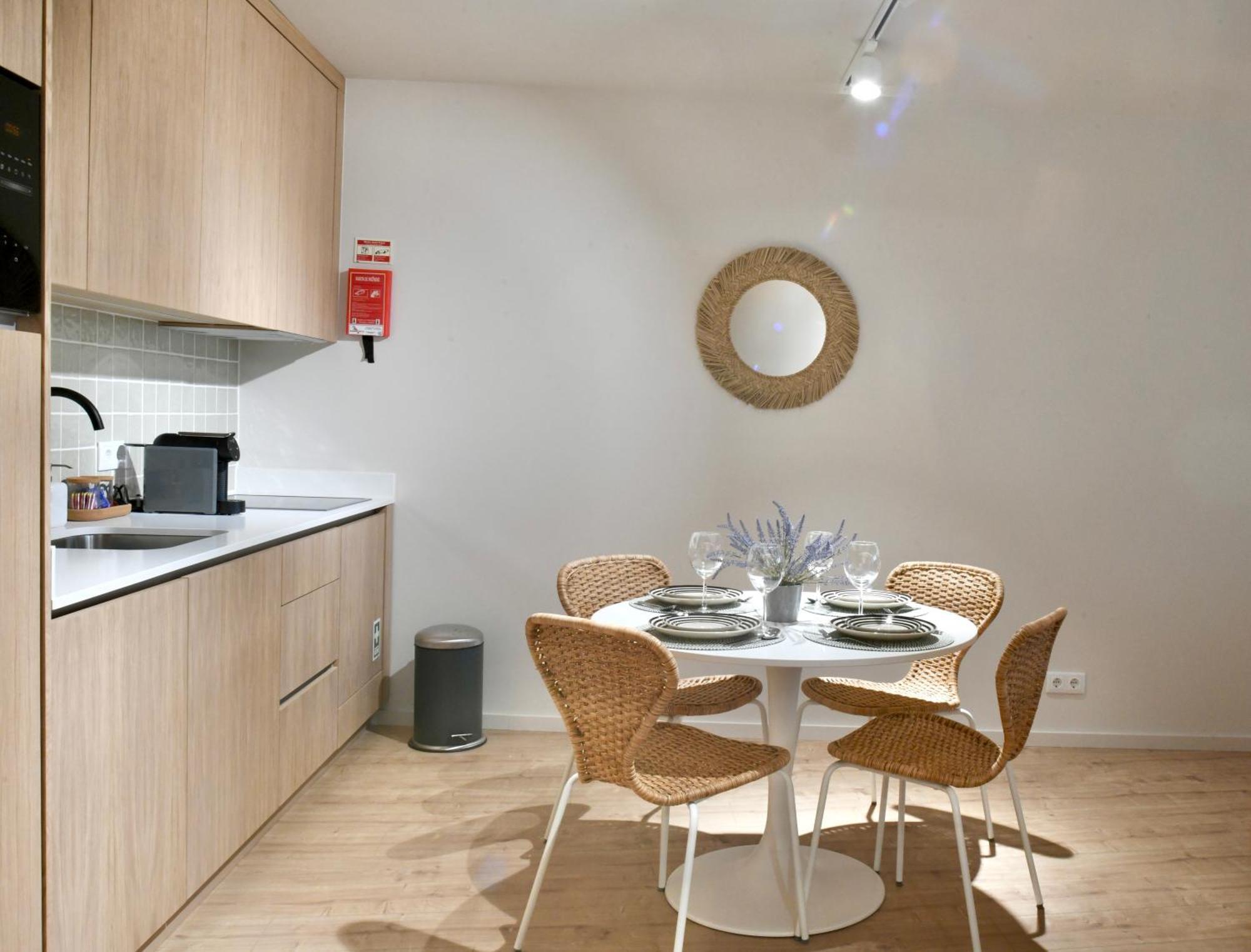 Coliseum Apartment